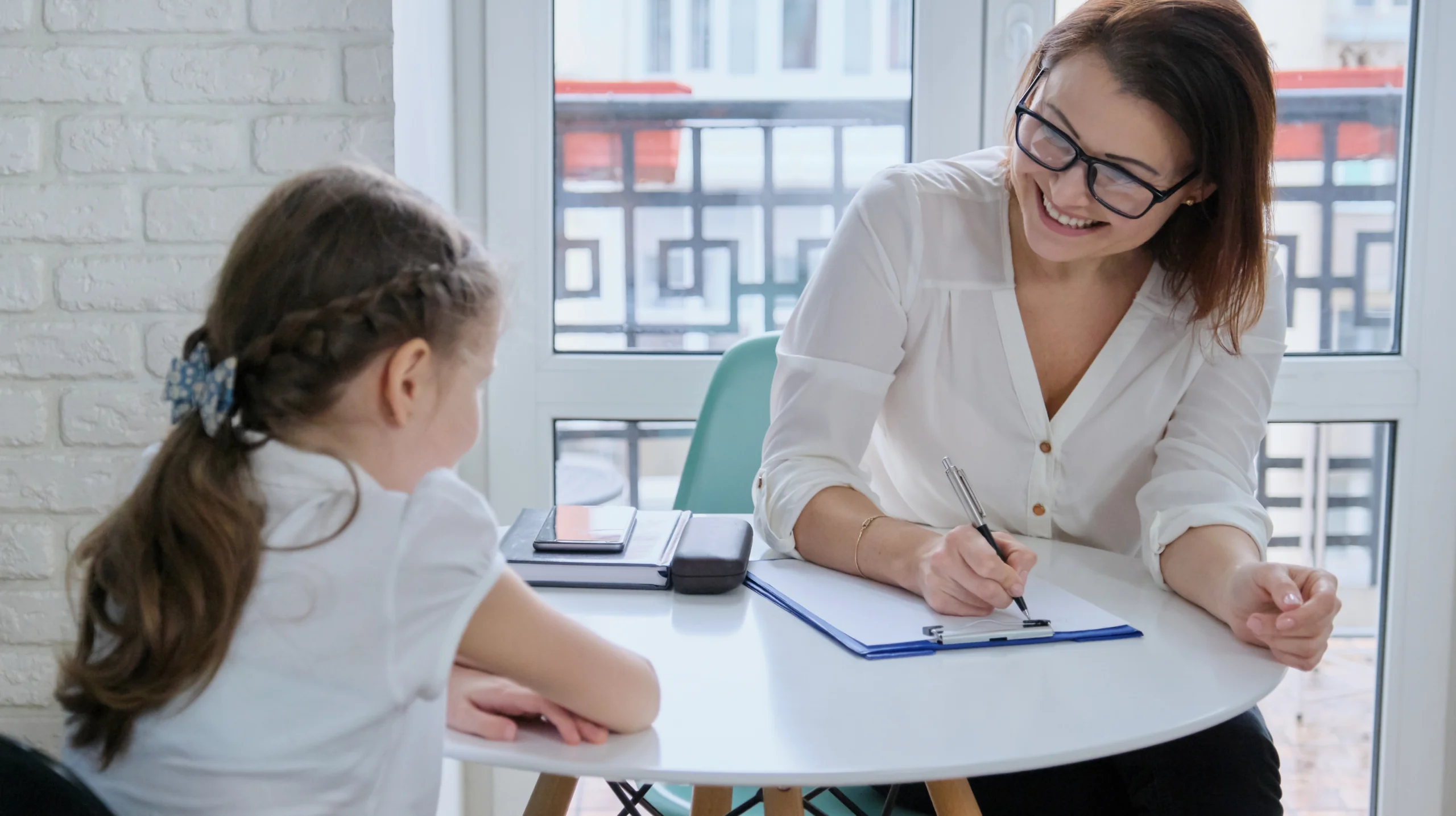 Atendimento psicológico infantil em consultório moderno, exemplo de marketing psicologia em João Pessoa